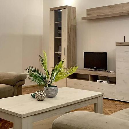 Central City Apartment Skopje Bagian luar foto