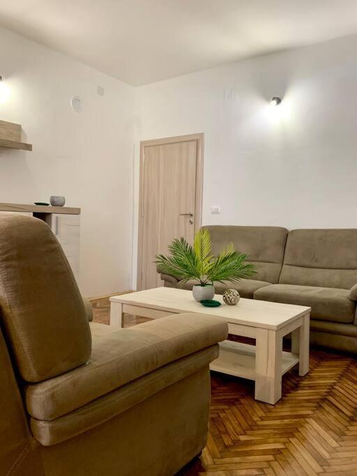 Central City Apartment Skopje Bagian luar foto