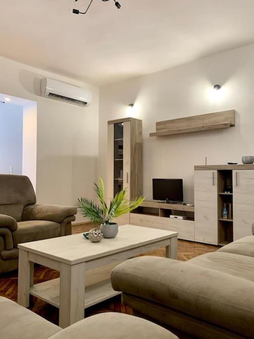Central City Apartment Skopje Bagian luar foto