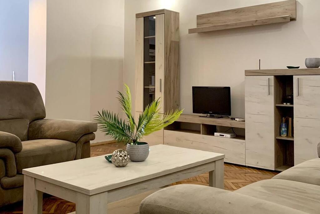 Central City Apartment Skopje Bagian luar foto